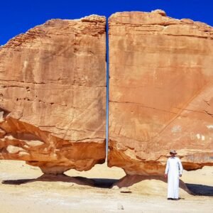 What Caused The Al Naslaa Rock Formation To Split In Two?