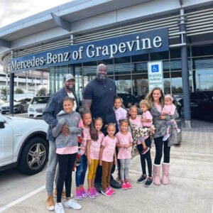 SHAQ BUYS LARGE FAMILY A NEW VAN, THEN TIPS STRUGGLING WAITRESS $1,000