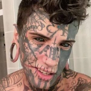 Dad whose body is completely covered in tattoos undergoes transformation for the sake