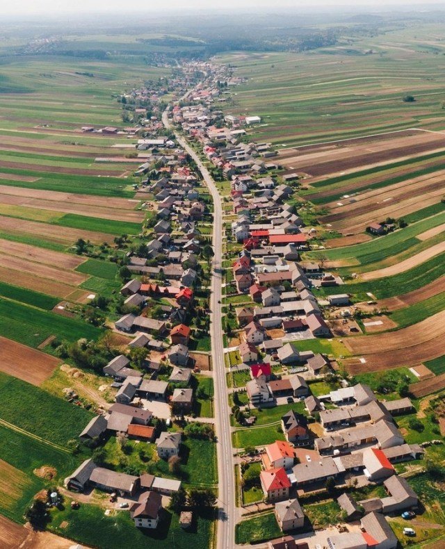 Bizarre town where all 6,000 residents live on same street Bizarre town where all 6,000 residents live on same street