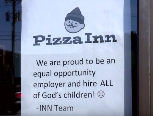 Rude diner complains about special needs worker so pizza shop hangs the perfect sign