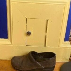Found in a bedroom of the 100 yr old house i just moved into, what can it be for?