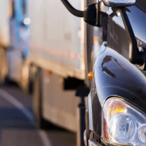 13 truck drivers parked side by side in the middle of the night to save a life