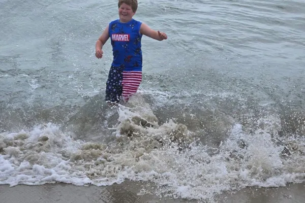 Mom issues warning after 10-year-old son collapses after playing in the ocean