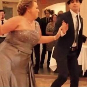 You haven’t seen anything like this before!The cheerful dance of the woman at the wedding of her son stunned guests. The video from the wedding spread throughout the net.It is worth looking at it. Check the top comment below