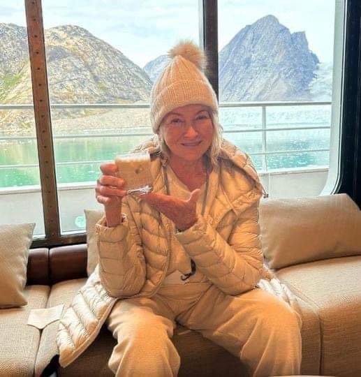 82-year-old Martha Stewart is being attacked online after people spotted a detail in her new photo. I love Martha, but after seeing it, I’m not sure where I stand… Story in comments…