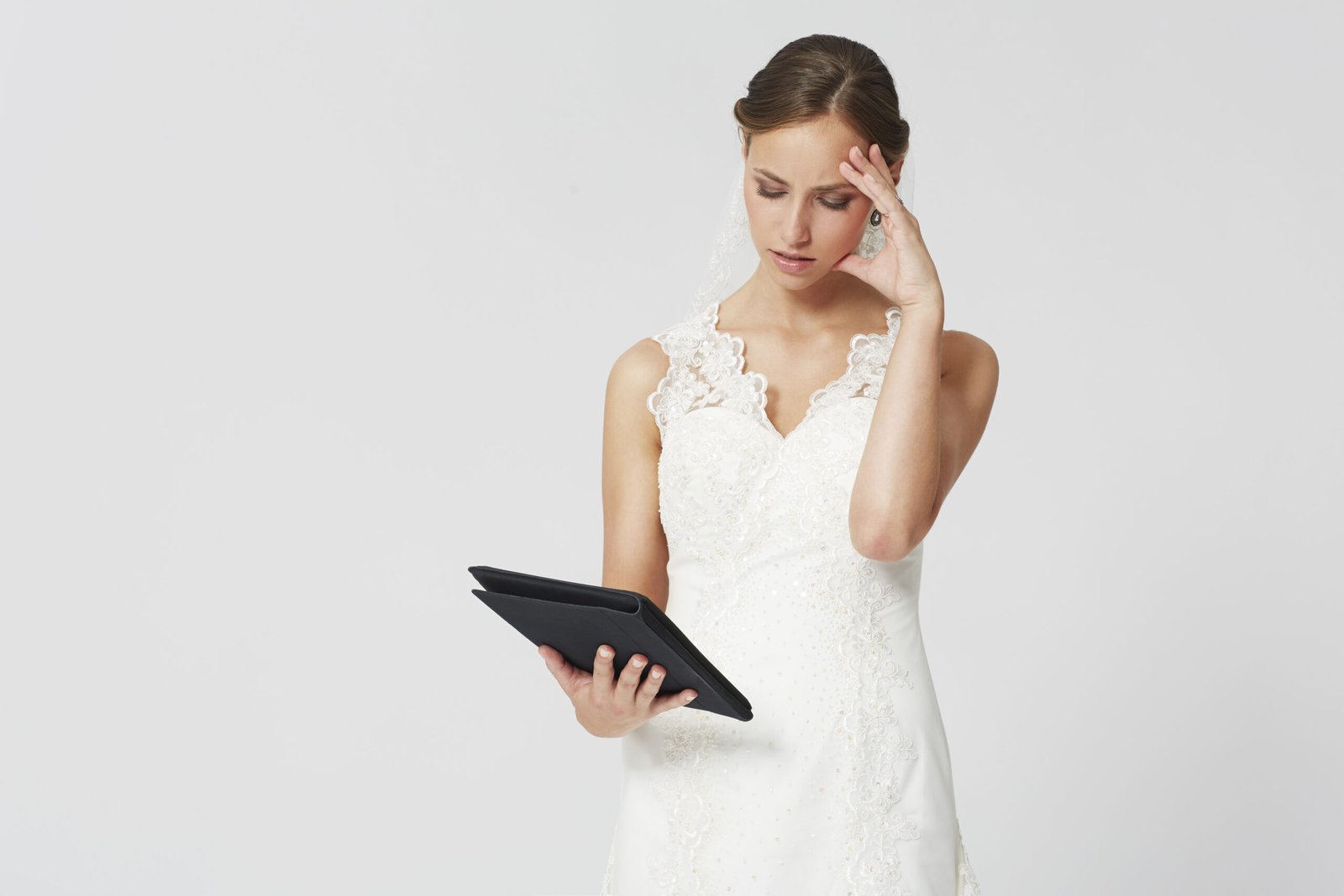 Bride,planning,her,wedding,with,a,tablet