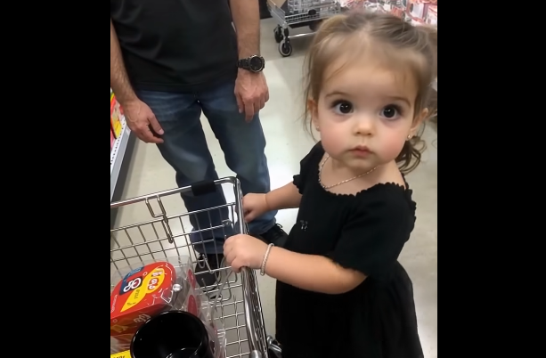 Woman Helps Single Dad at Store, Then Spots Bracelet She Thought Was Buried Forever
