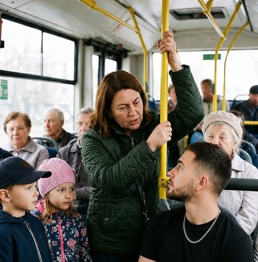 A young man with tattoos sits on a bus, his prosthetic leg visible as he adjusts his pant leg, while a woman with two children stands nearby, her expression a mix of shock and regret.