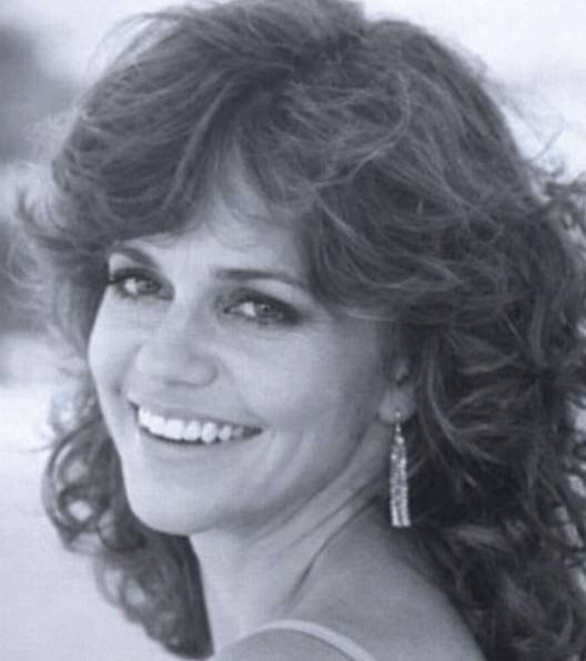 Sally Field smiling during a public appearance reflecting confidence and natural aging